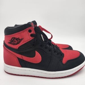 Nike Air Jordan 1 Retro High OG Satin Bred Womens Size 6 Black Red